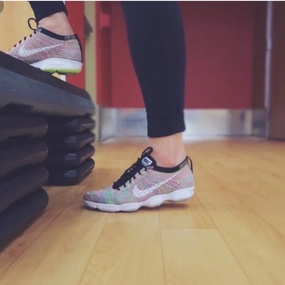 Nike womens flyknit zoom agility tennis shoes - Picture 7 of 8